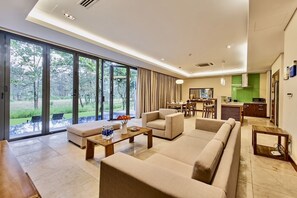 Family Villa, 4 Bedrooms | Living room