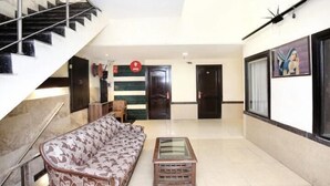 Lobby sitting area - Hotel Amar (Chandigarh)
