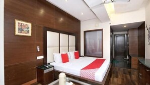 Deluxe Room - Hotel Amar (Chandigarh)