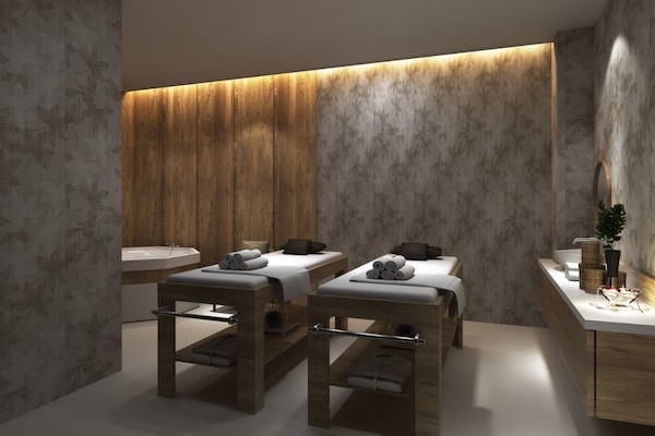Un sauna, una bañera de hidromasaje, baño turco, tratamientos corporales