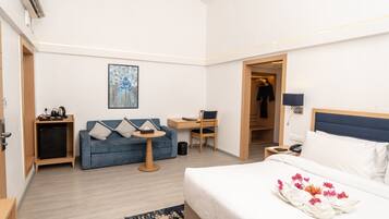 1 bedroom, premium bedding, minibar, in-room safe