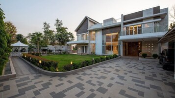 Villa | Premium bedding, minibar, in-room safe, individually furnished