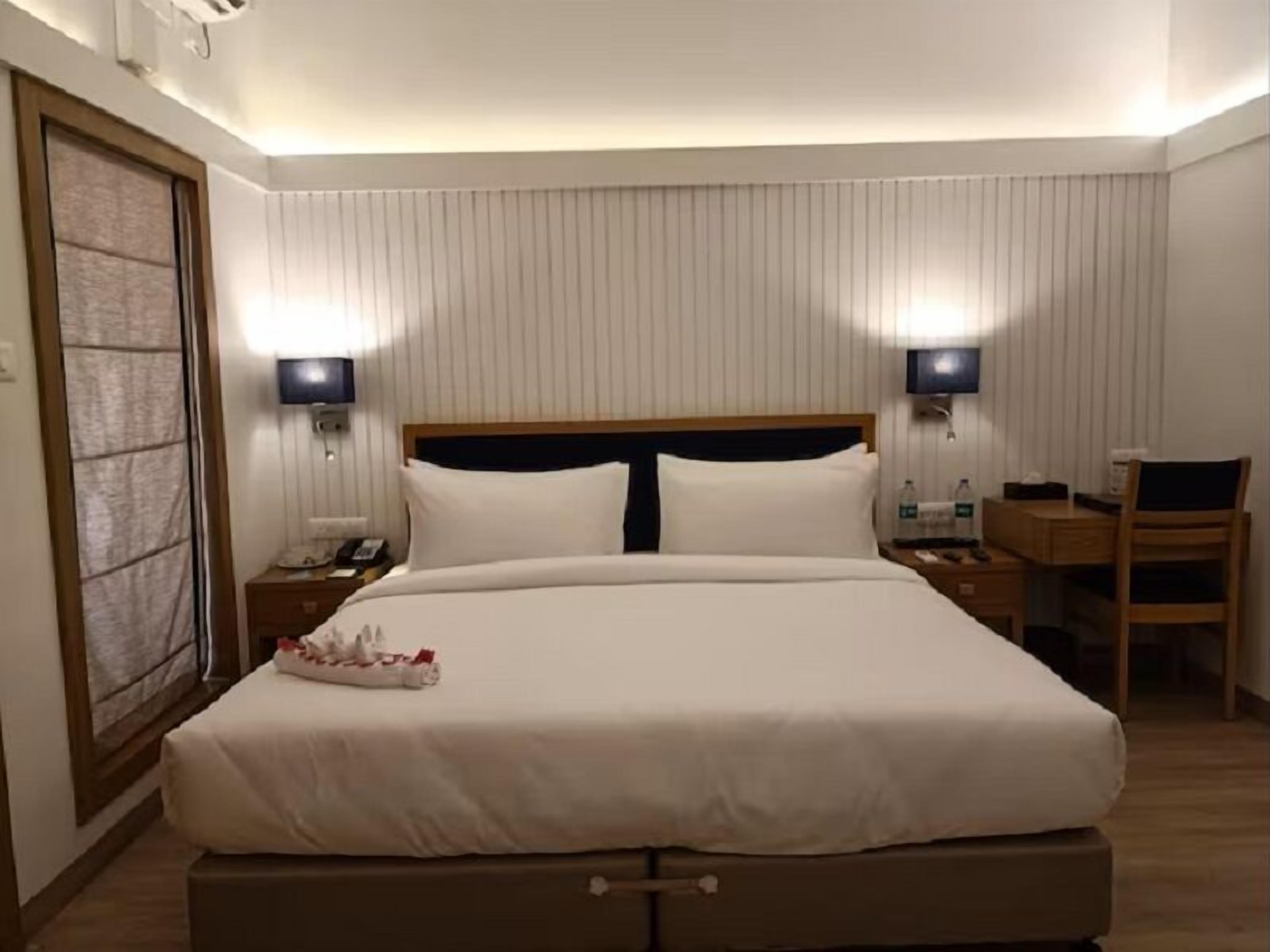 Premium bedding, minibar, in-room safe, desk