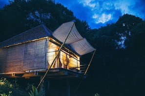 Forest Pavilions | Premium bedding, minibar, bed sheets