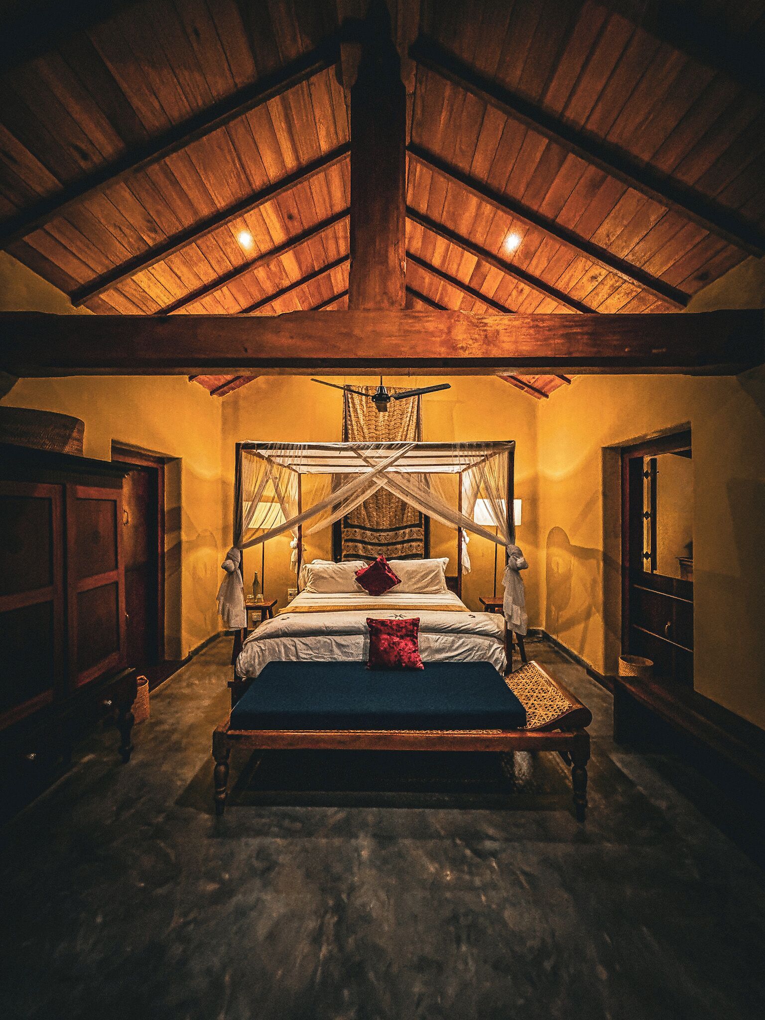 奢華客房 | 高級寢具、迷你吧、床單