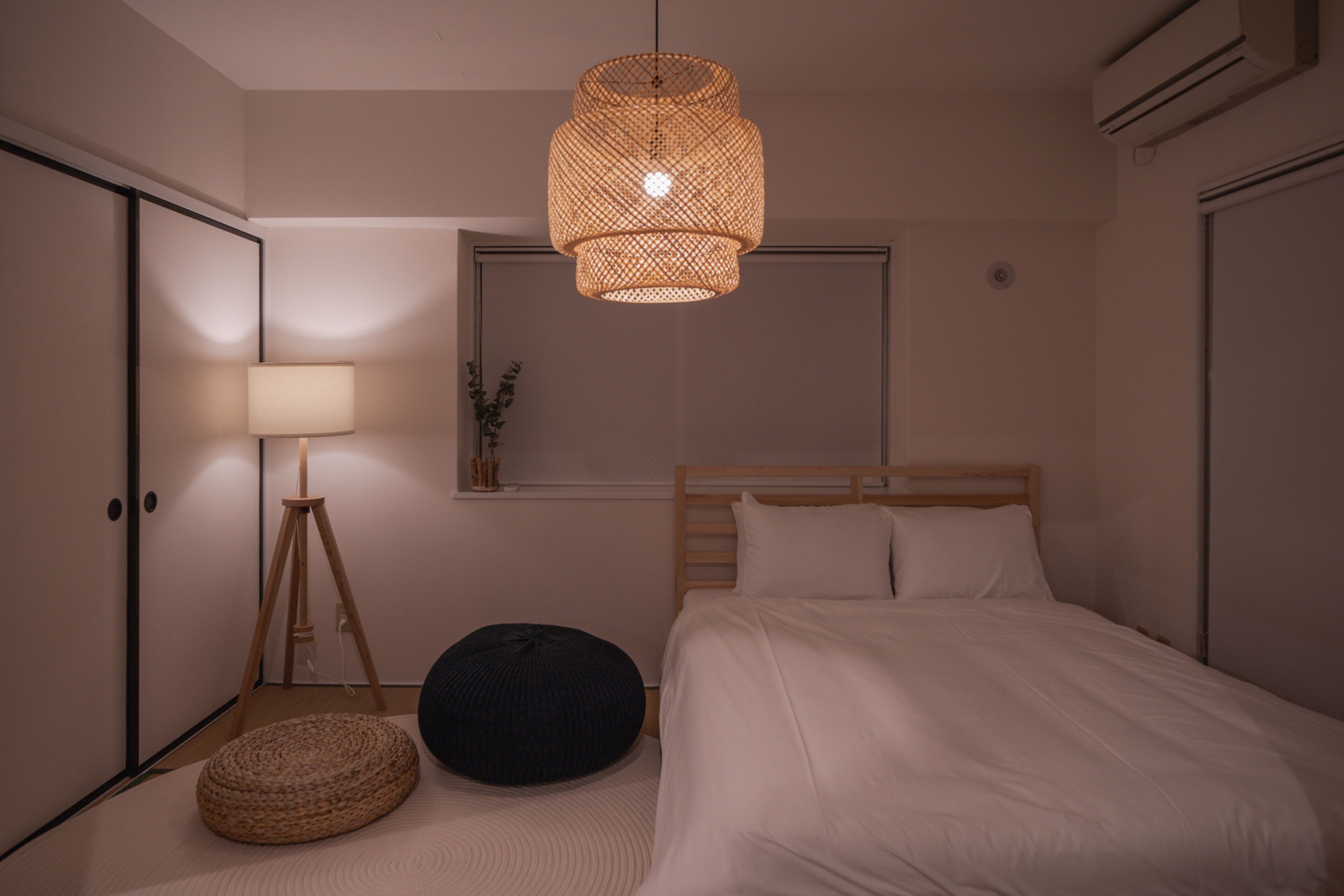 2 室のベッドルーム、デスク、WiFi (無料)、ベッドシーツ