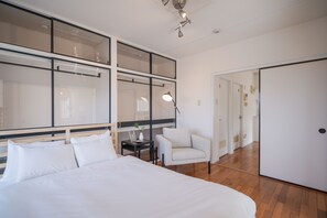 2 bedrooms, desk, free WiFi, bed sheets - Nakama Condo (Onna)