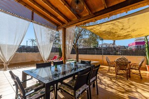 Unclassified image, 3 of 44, button