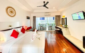 Studiosuite, 1 King-Bett, Balkon | Minibar, Zimmersafe, Schreibtisch, laptopgeeigneter Arbeitsplatz