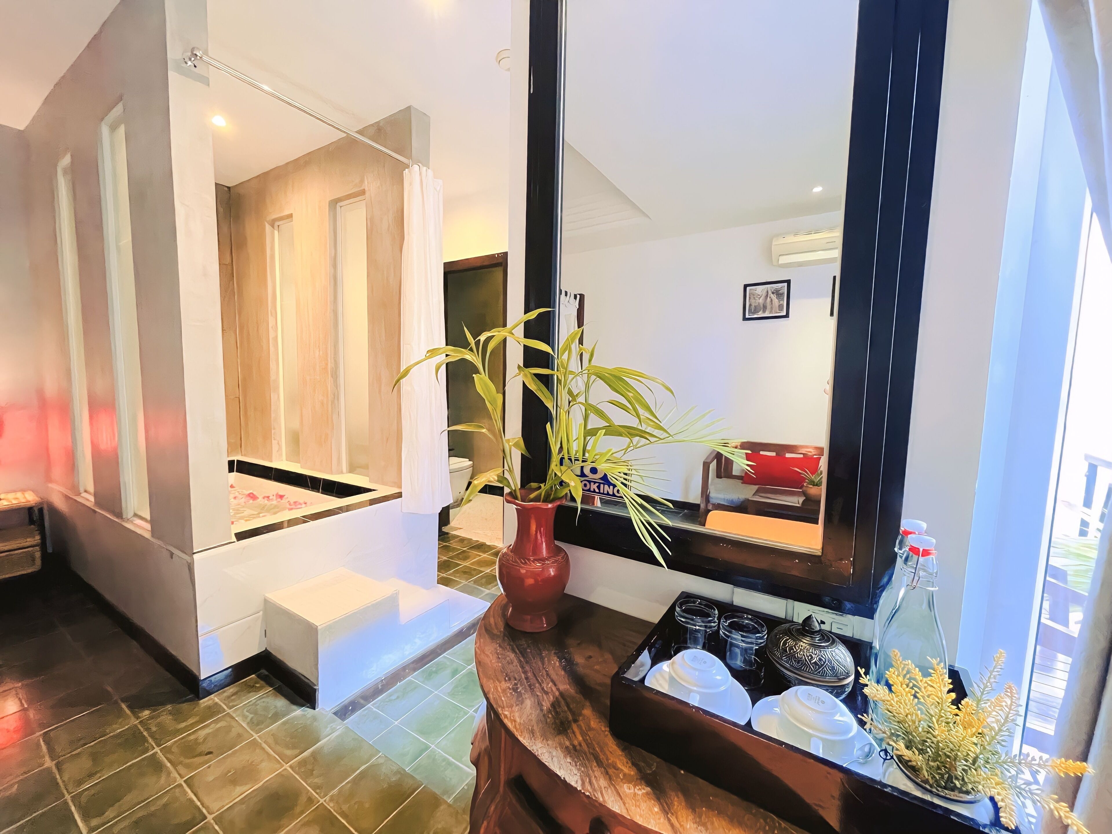 honeymoon suite, balcony, pool view (free bus station pick up) | bathroom | free toiletries, hair dryer, bathrobes, towels