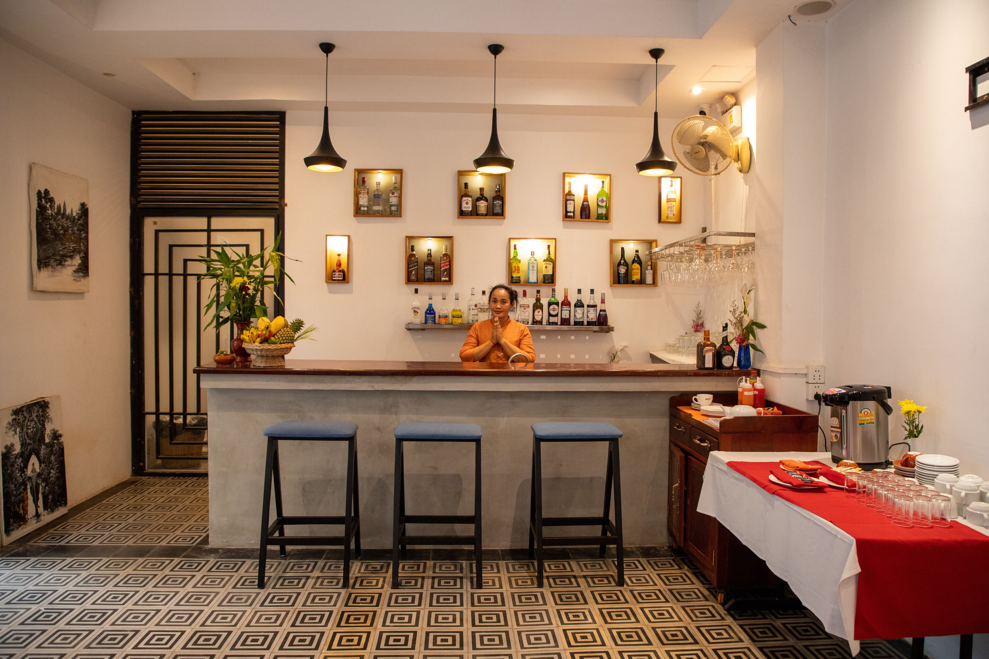 breakfast, dinner and brunch served