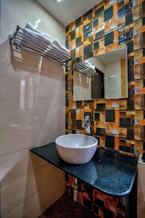 Lyxstuga | Badrum | Dusch, regndusch och handdukar