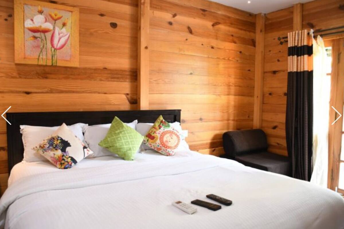 1 bedroom, bed sheets