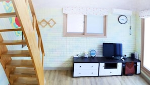 Duplex (Peppermint) | Living area | Flat-screen TV - The Flower Pension (Muju)