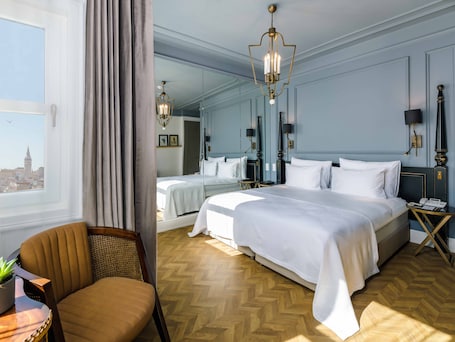 Deluxe Room | 1 bedroom, premium bedding, minibar, in-room safe