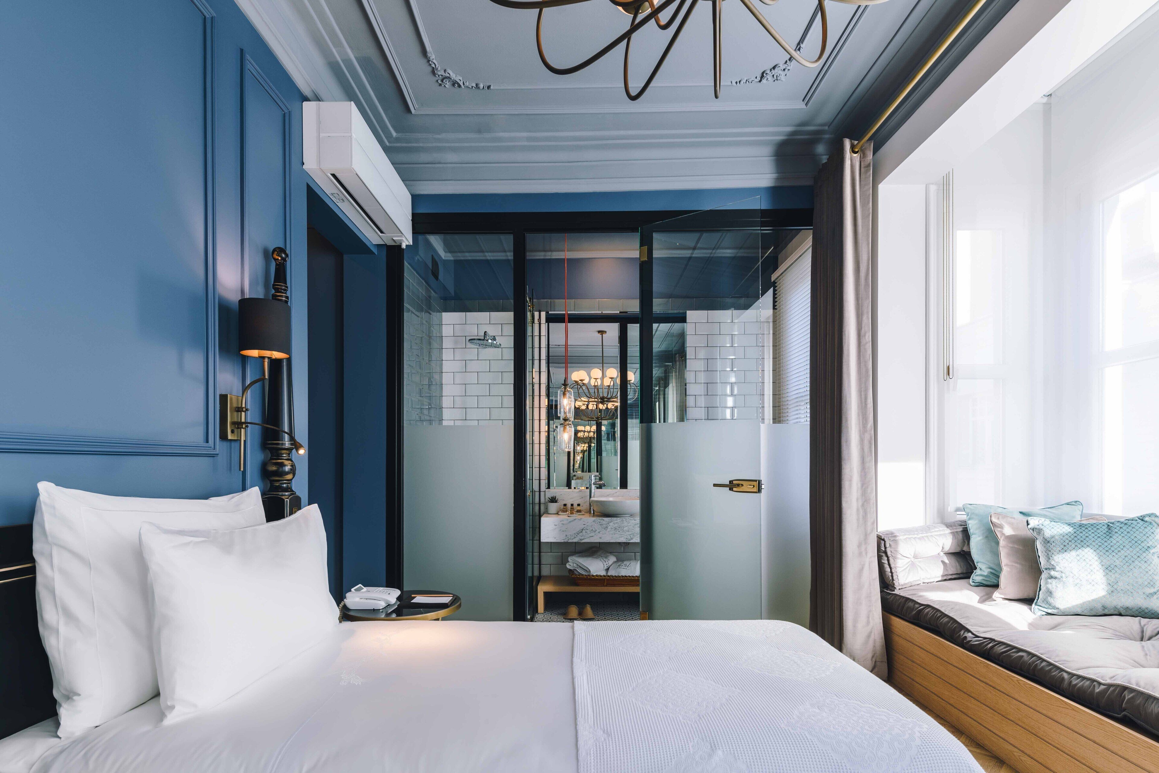 design room | 1 bedroom, premium bedding, minibar, in-room safe