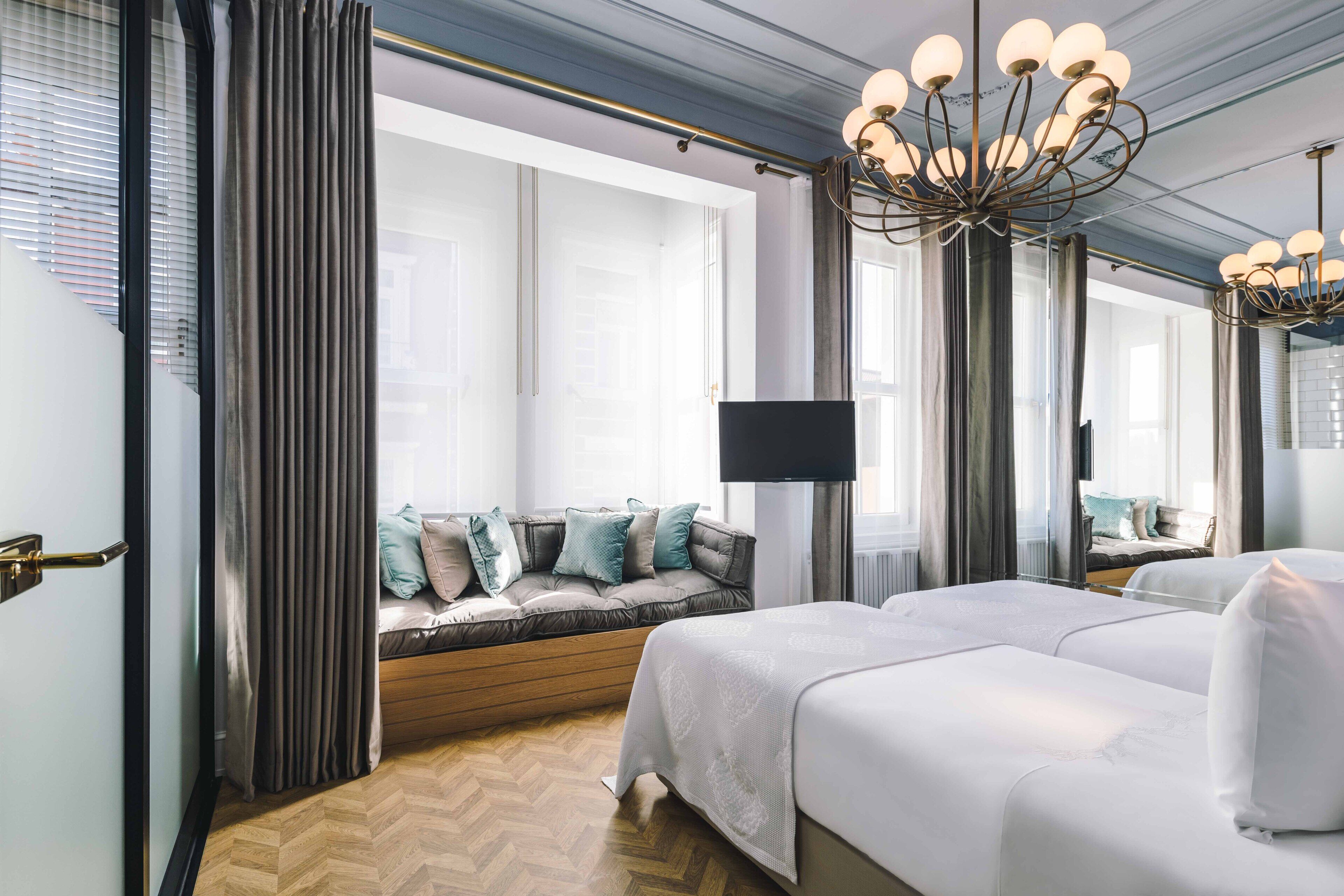 Design Room | Premium bedding, minibar, in-room safe, blackout drapes