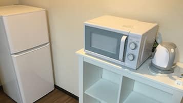 Fridge, microwave