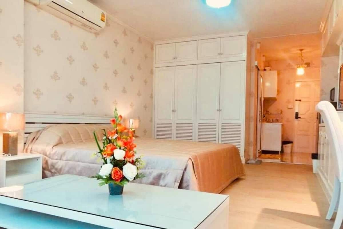 Deluxe Condo | 1 bedroom, free WiFi