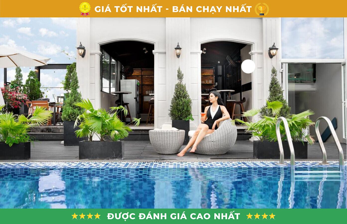 Kolam renang outdoor, dengan kursi berjemur