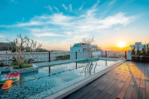 Outdoor pool, sun loungers - The Now Boutique Hotel (Da Nang)