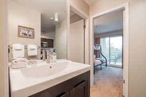 2 chambres, fer et planche à repasser, Wi-Fi, literie fournie