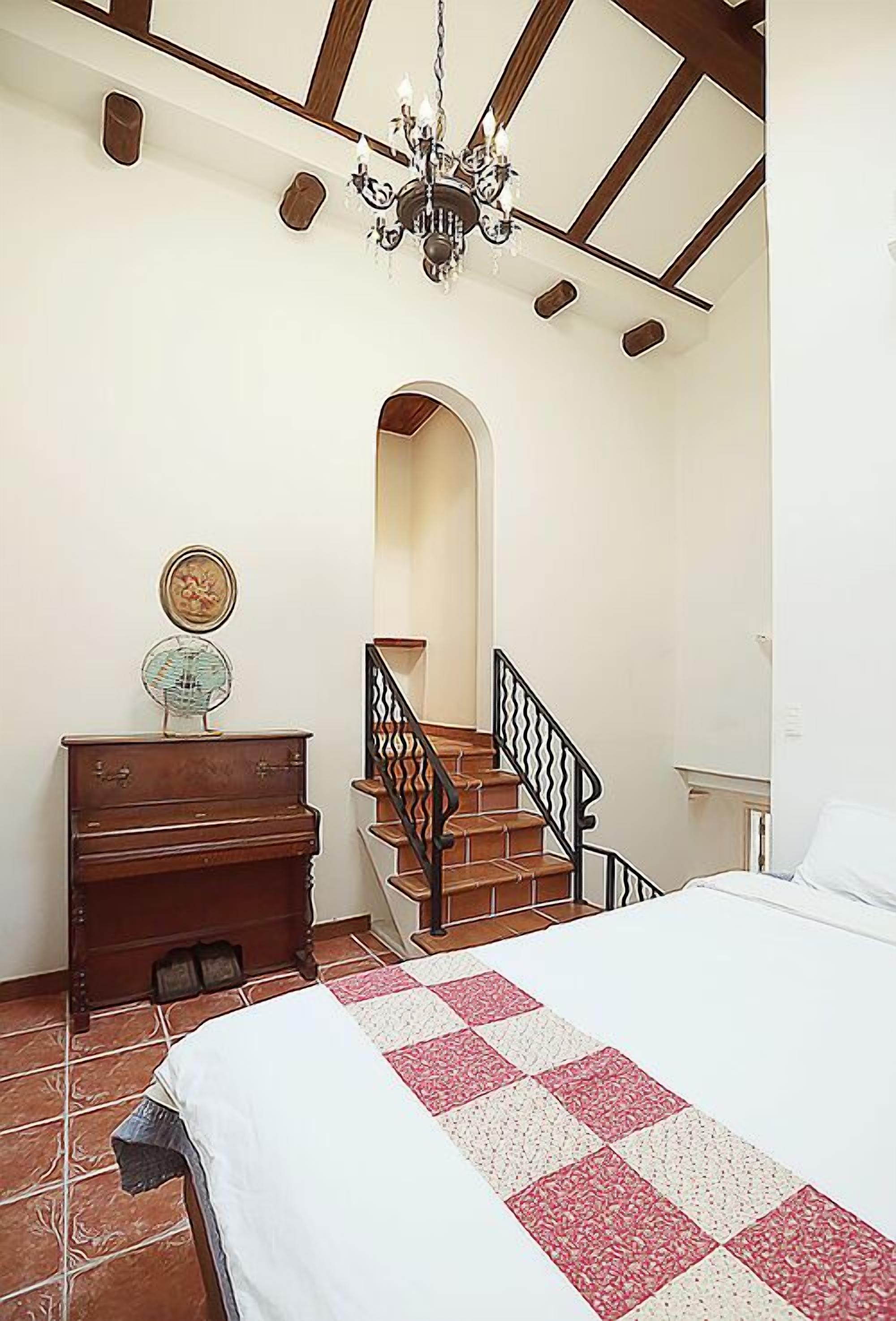 8 Persons Room | Free WiFi