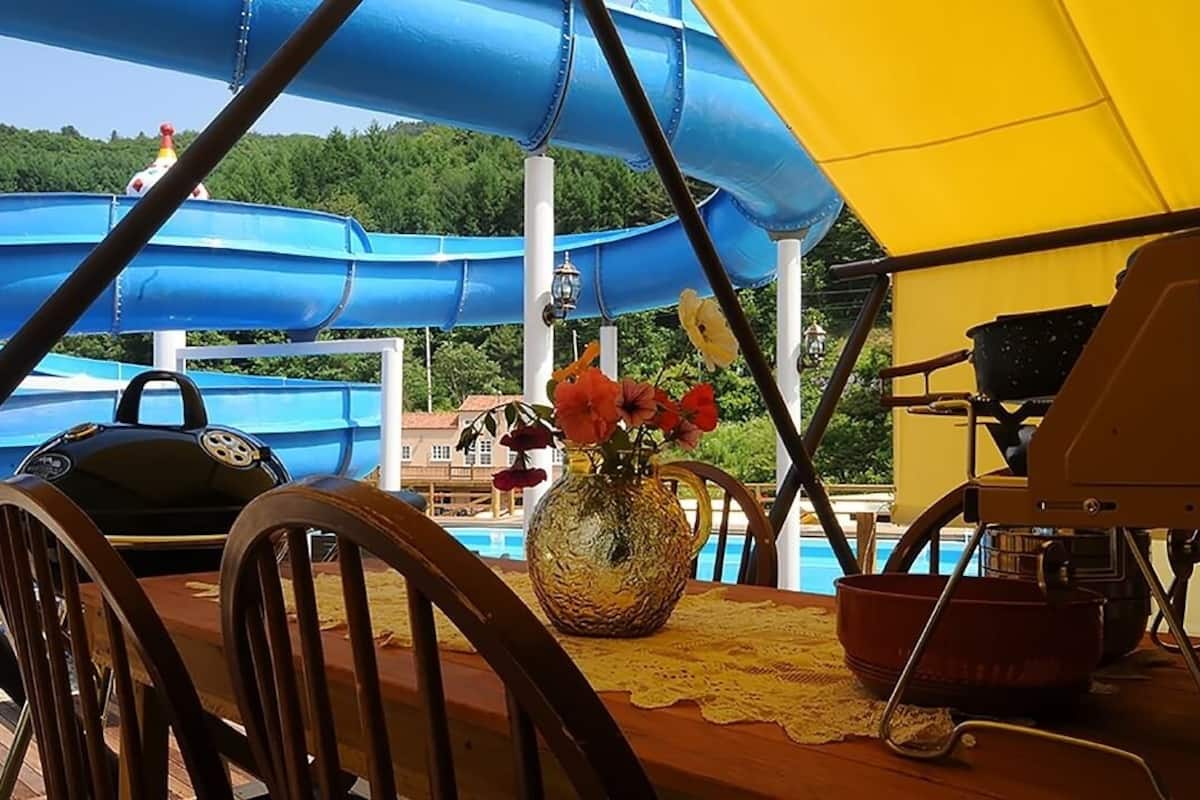 Glamping Pool Zone