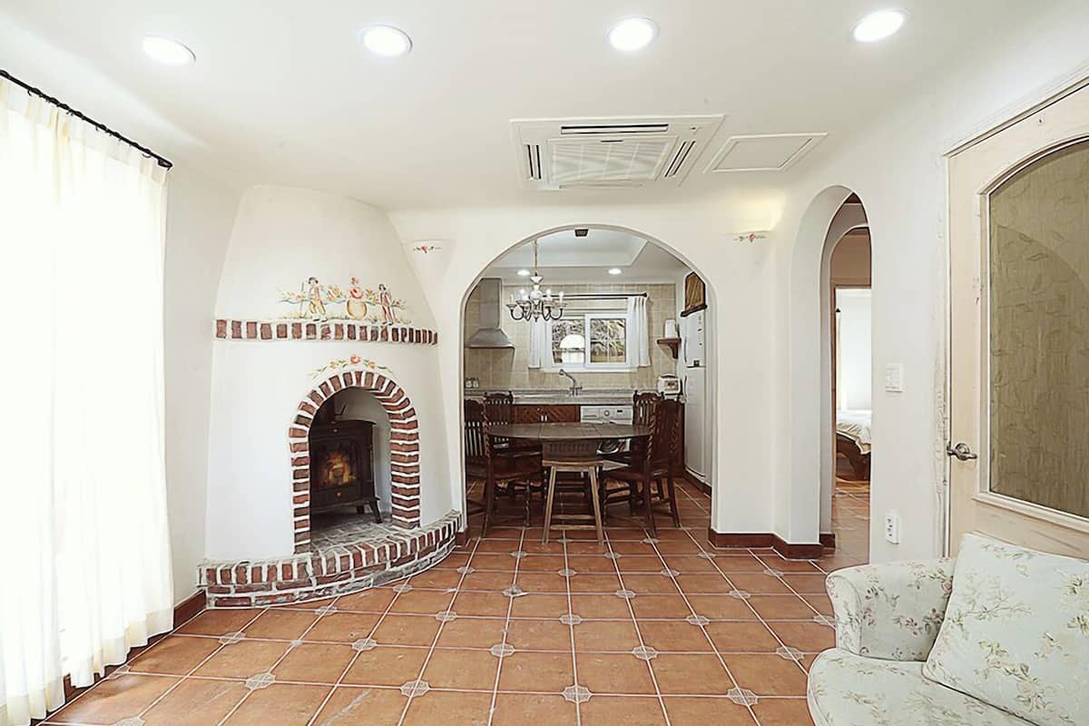 8 Persons Room | Living area