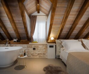 Quarto casal luxo | Lençóis italianos Frette, roupas de cama premium, edredons de pluma
