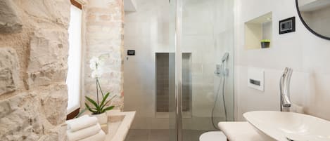 Deluxe Double Room | Bathroom | Designer toiletries, hair dryer, bathrobes, slippers