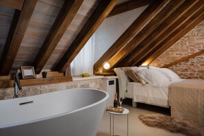Quarto casal luxo | Lençóis italianos Frette, roupas de cama premium, edredons de pluma