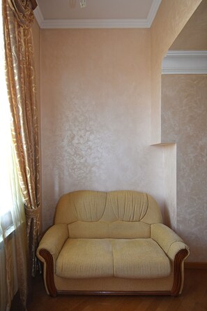 Living area - Luxury apartment in Yerevan (Arabkir)