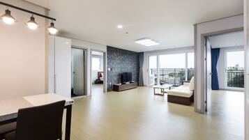 42-inch flat-screen TV with cable channels, TV, Netflix