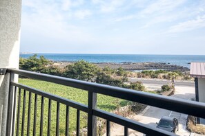 View from room - Jeju Ocean Square Resort (Seogwipo)