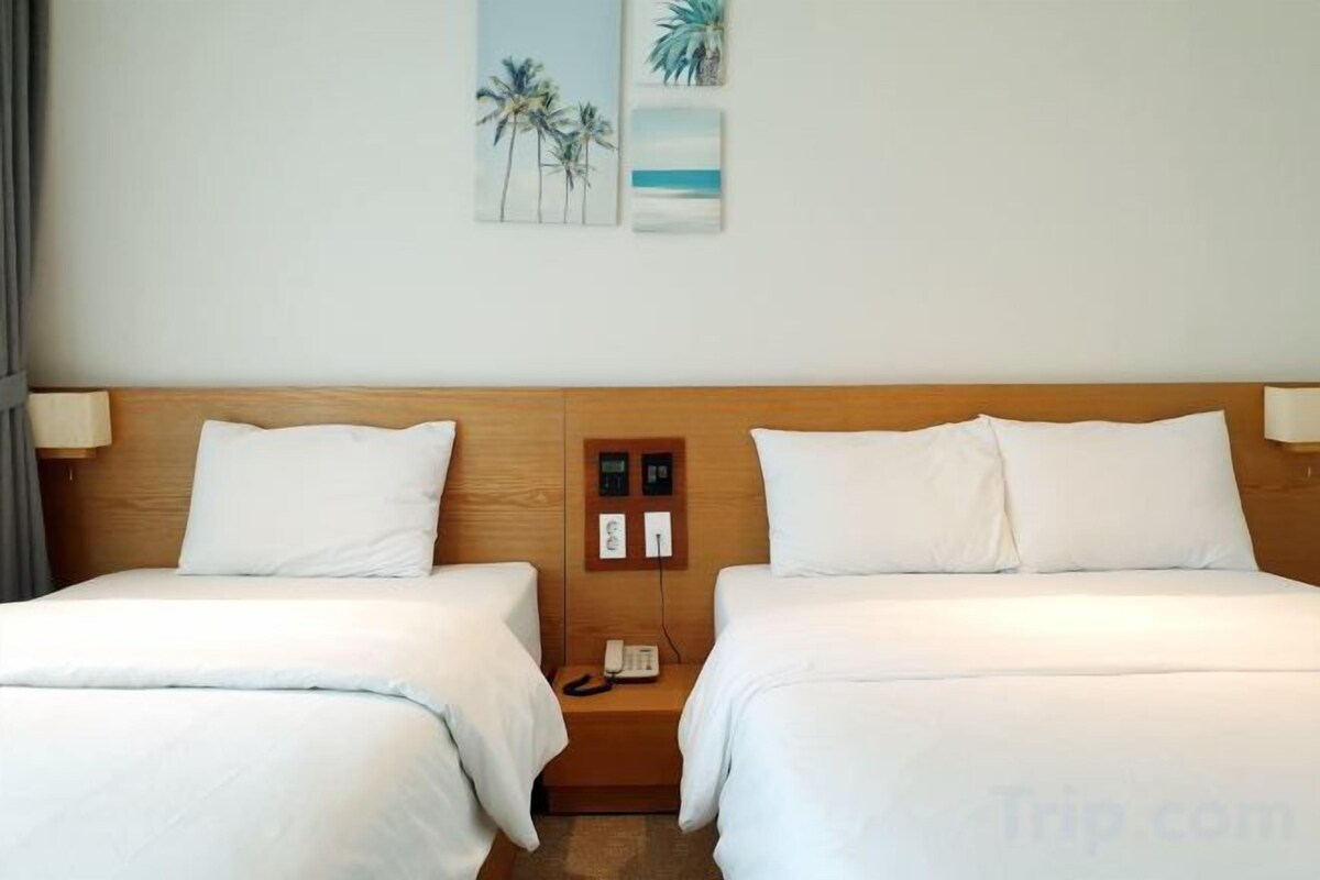 Blackout drapes, cribs (free), WiFi (free), bed sheets