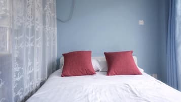 5 bedrooms, WiFi, bed sheets