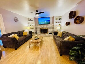 تلفزيون ذكي، مدفأة، كُتُب