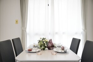 Apartament, 3 dormitoris (3A, Room 201) | Zona de menjador de l'habitació