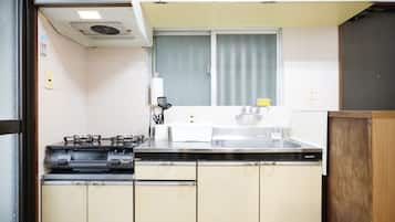 2 Bedrooms Apartment 3C (Room 203) | Private kitchenette | Fridge, microwave, stovetop, electric kettle