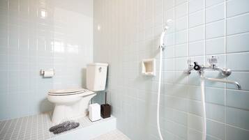 3 Bedrooms Apartment 3A (Room 201) | Bathroom | Shower, free toiletries, hair dryer, slippers