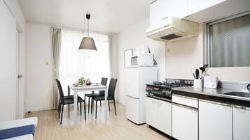 3 Bedrooms Apartment 3A (Room 201) | In-room dining