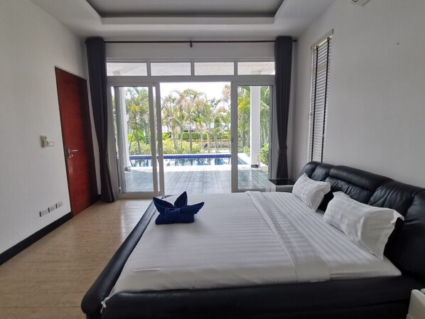 4 bedrooms, in-room safe, iron/ironing board, WiFi - Lotus private pool villa (Hua Hin)