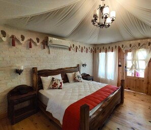 Premium bedding, down duvets, minibar, in-room safe - Cabana Affair (Dehradun)