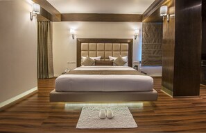 로열 더블룸 | 객실 내 금고, 책상, 다리미/다리미판, 무료 WiFi