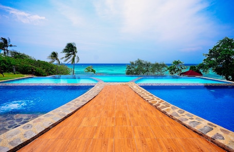 5 outdoor pools, open 7:00 AM to 10:00 PM, sun loungers