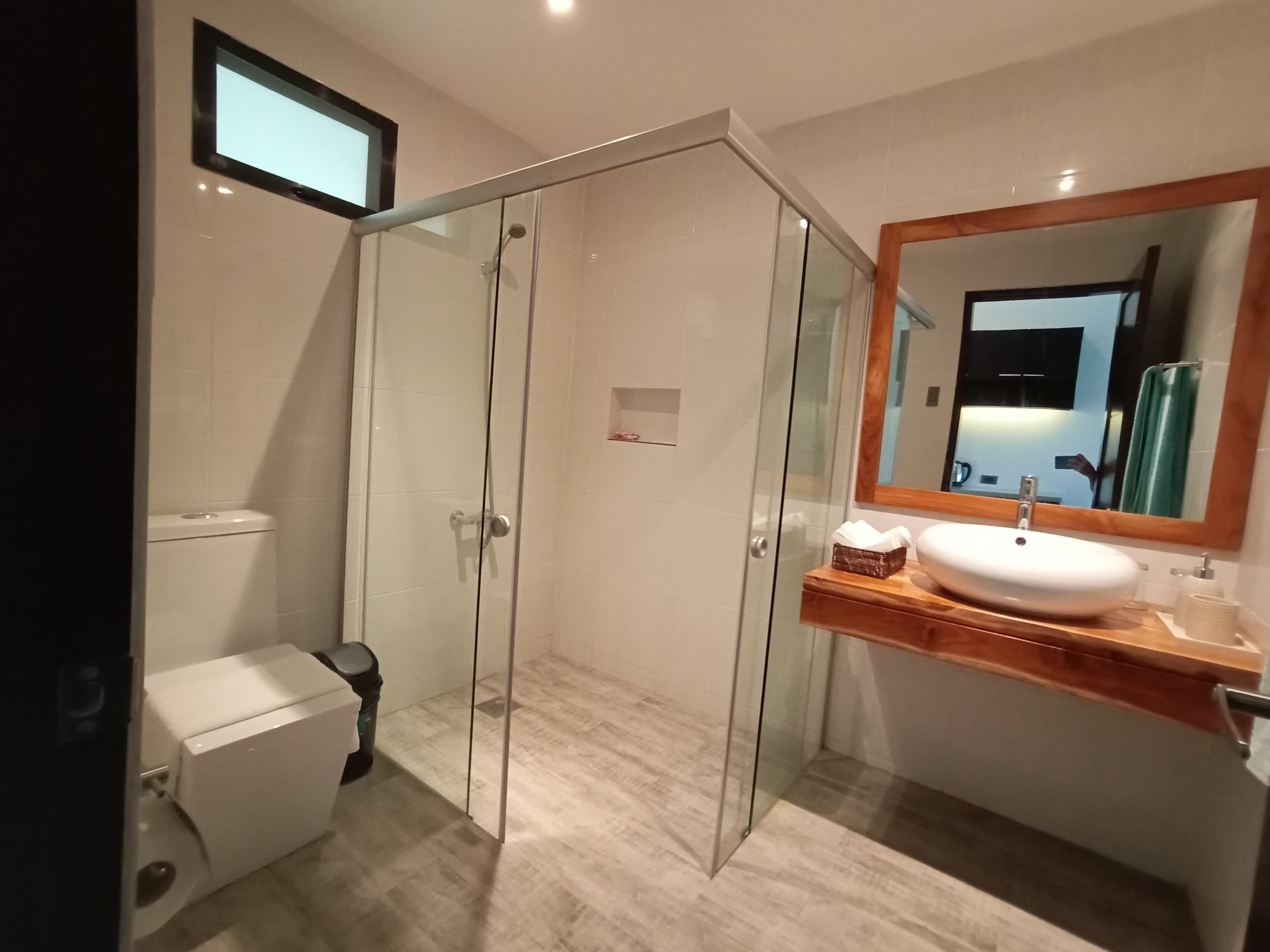 premier triple room | bathroom amenities | shower, free toiletries, hair dryer, slippers