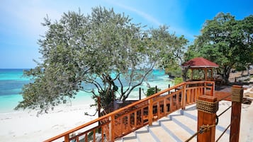 Playa privada y playa de arena blanca