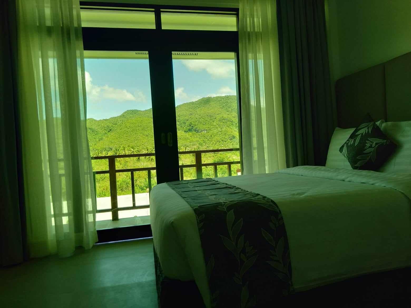 deluxe triple room | 1 bedroom, minibar, in-room safe, individually furnished