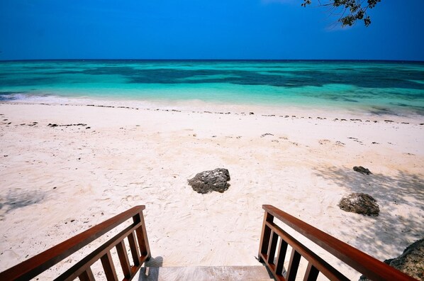 Playa privada y playa de arena blanca